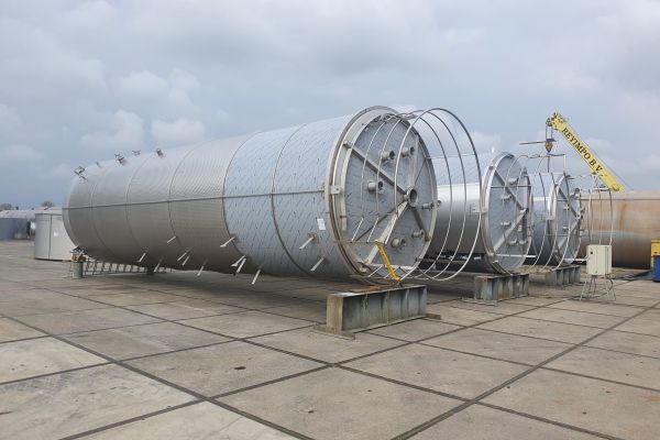 Opslagtanks t.b.v. vergistingsinstallatie Engeland